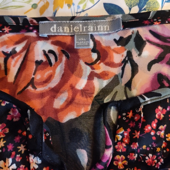 Floral Blouse - Picture 2 of 2